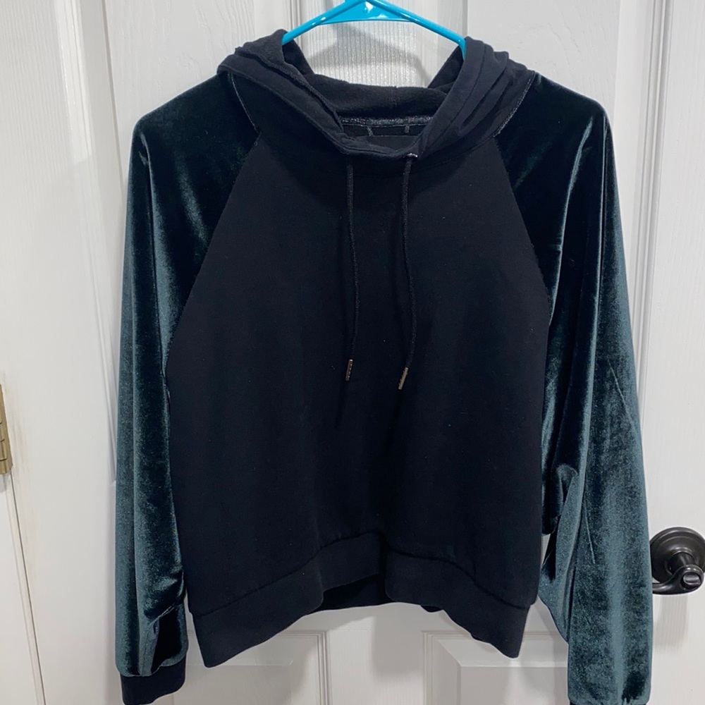 VS Sport sweater